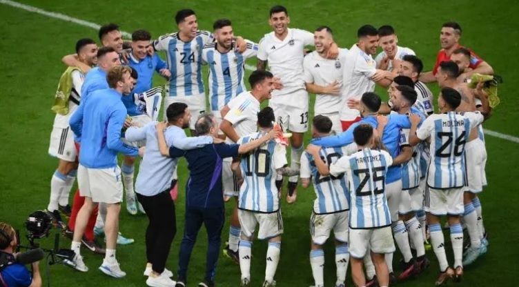 Argentina está en las semifinales del Mundial; vence en penales a Países Bajos