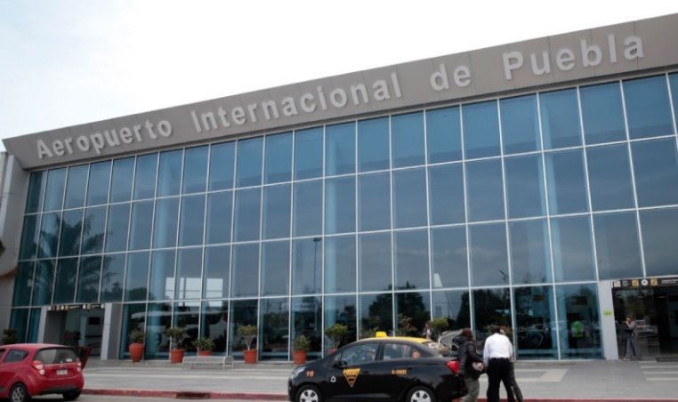 Suspenden actividades en aeropuerto de Puebla por caída de ceniza del Popocatépetl