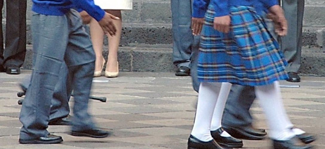Congreso de la CdMx aprueba uniforme neutro: ahora niñas y niños podrán elegir entre falda o pantalón Congreso de la CdMx aprueba uniforme neutro: ahora niñas y niños podrán elegir entre falda o pantalón