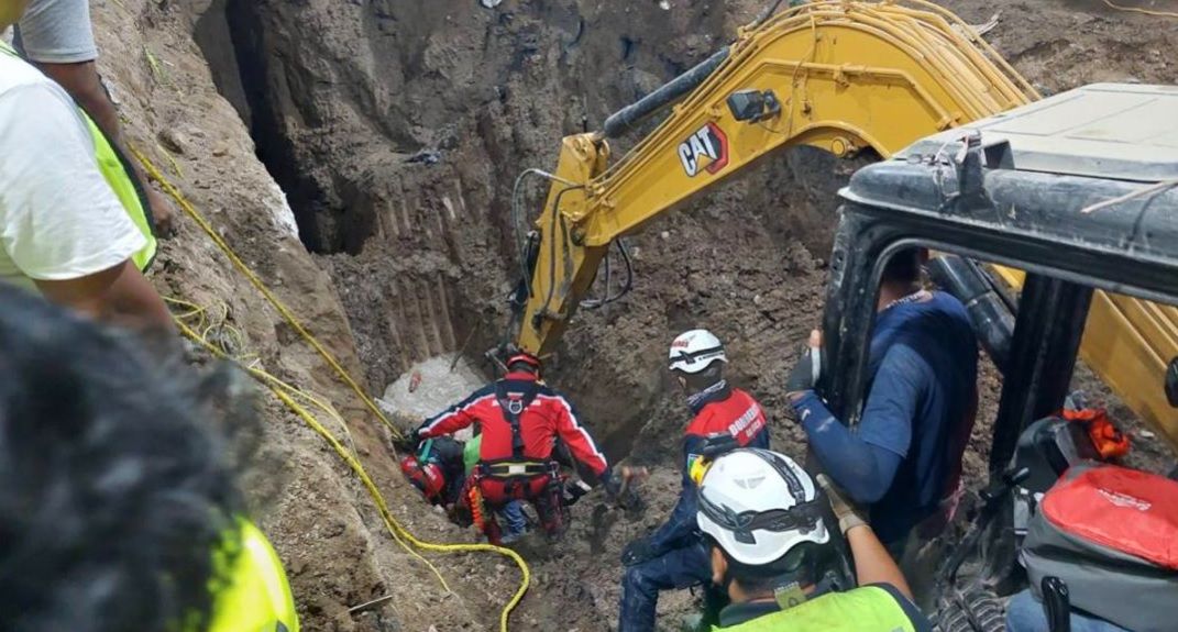 Mueren dos trabajadores sepultados en obra de drenaje, en Tehuantepec