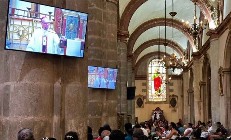 Reprocha Arzobispo de Oaxaca menosprecio a migrantes