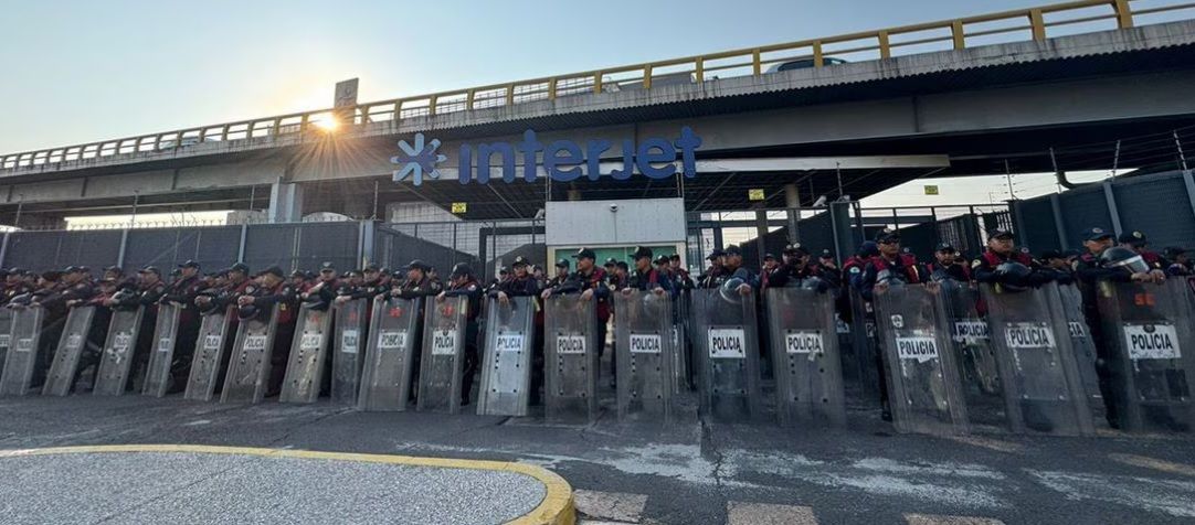 Policía capitalina blinda inmediaciones del AICM por movilizaciones de la CNTE