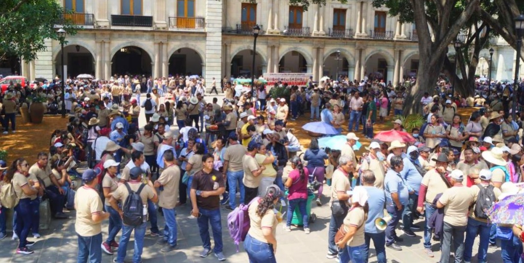 Advierten jubilados de la S22 toma del Palacio de Gobierno de Oaxaca si Jara no los recibe