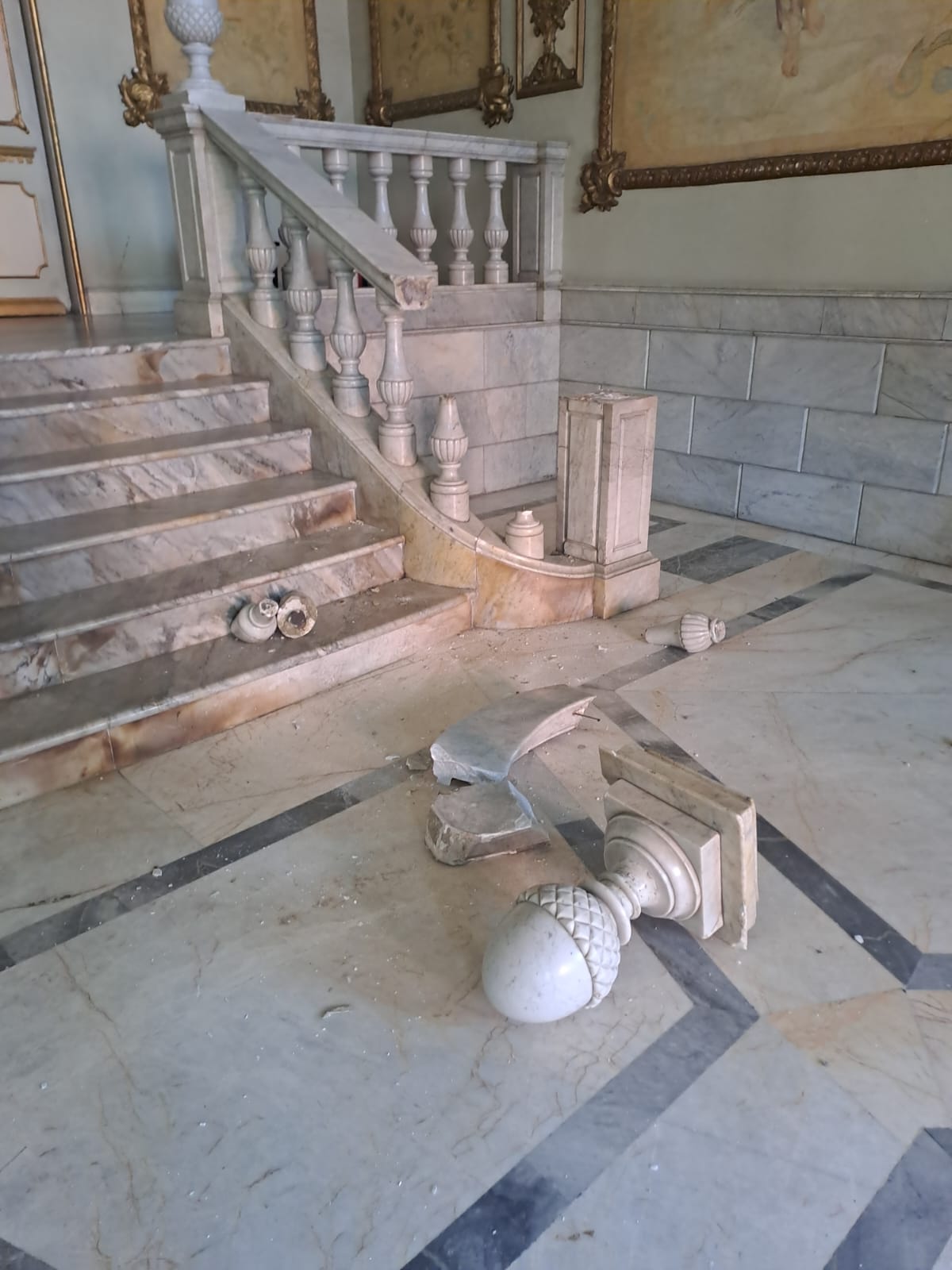 S.O.S para el teatro Alcalá; se desploma ornamenta centenaria