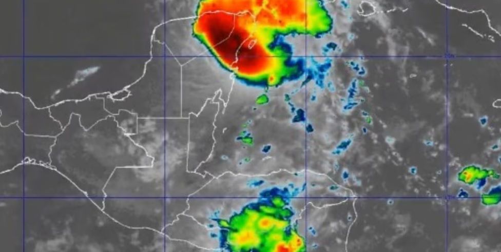 Huracán Beryl toca tierra al norte de Tulum como categoría 2