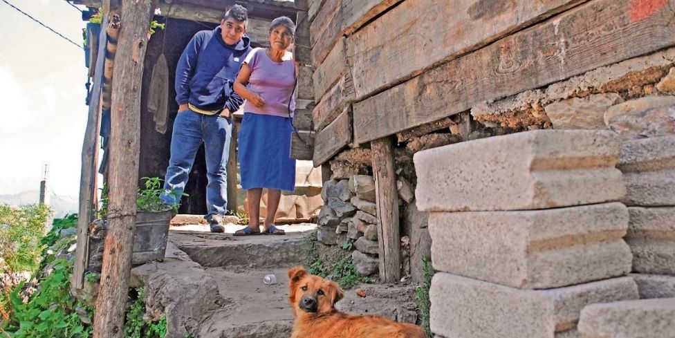 Se duplica rezago en servicios de salud en México: Coneval