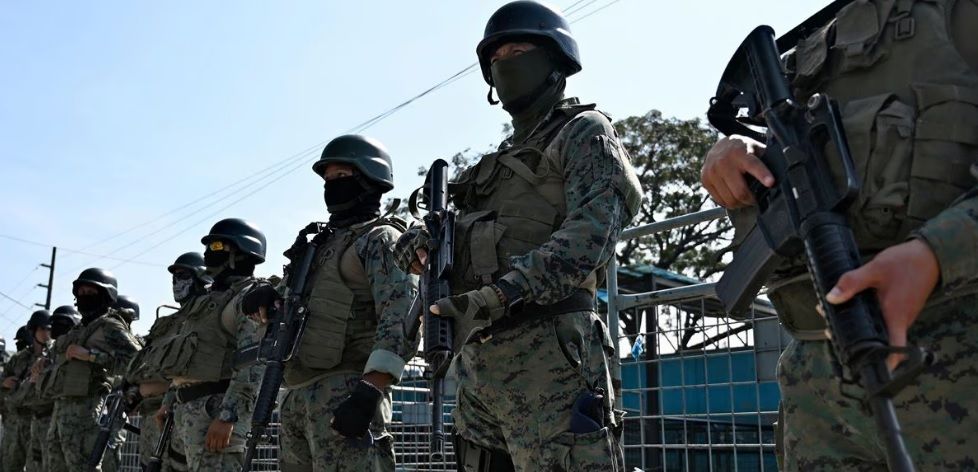 Policía de Ecuador rescata a 49 personas secuestradas por narcos en una mina