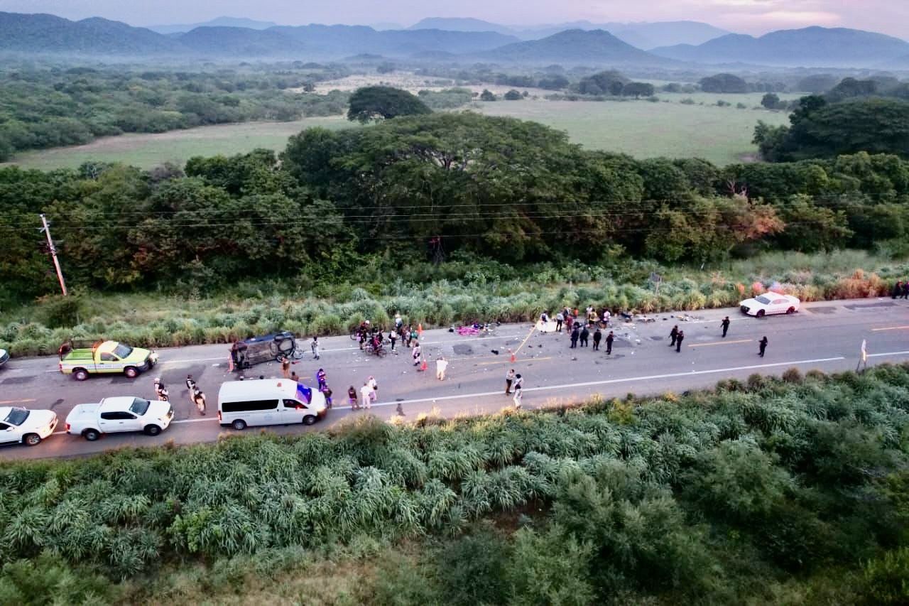 Arrollan a caravana migrante en el Istmo oaxaqueño; Protección Civil reporta 3 muertos y 17 heridos
