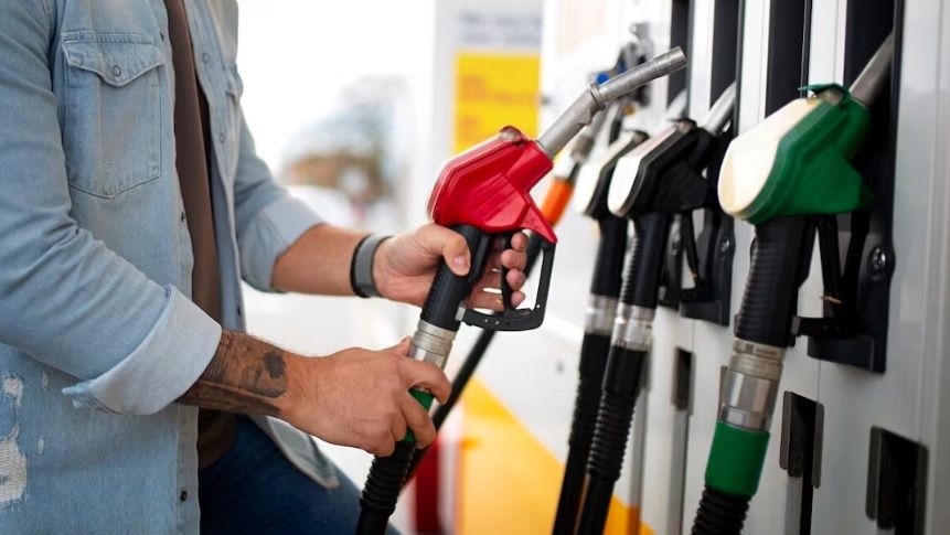 México envía gasolinas a Cuba, pero aquí cuestan más que allá