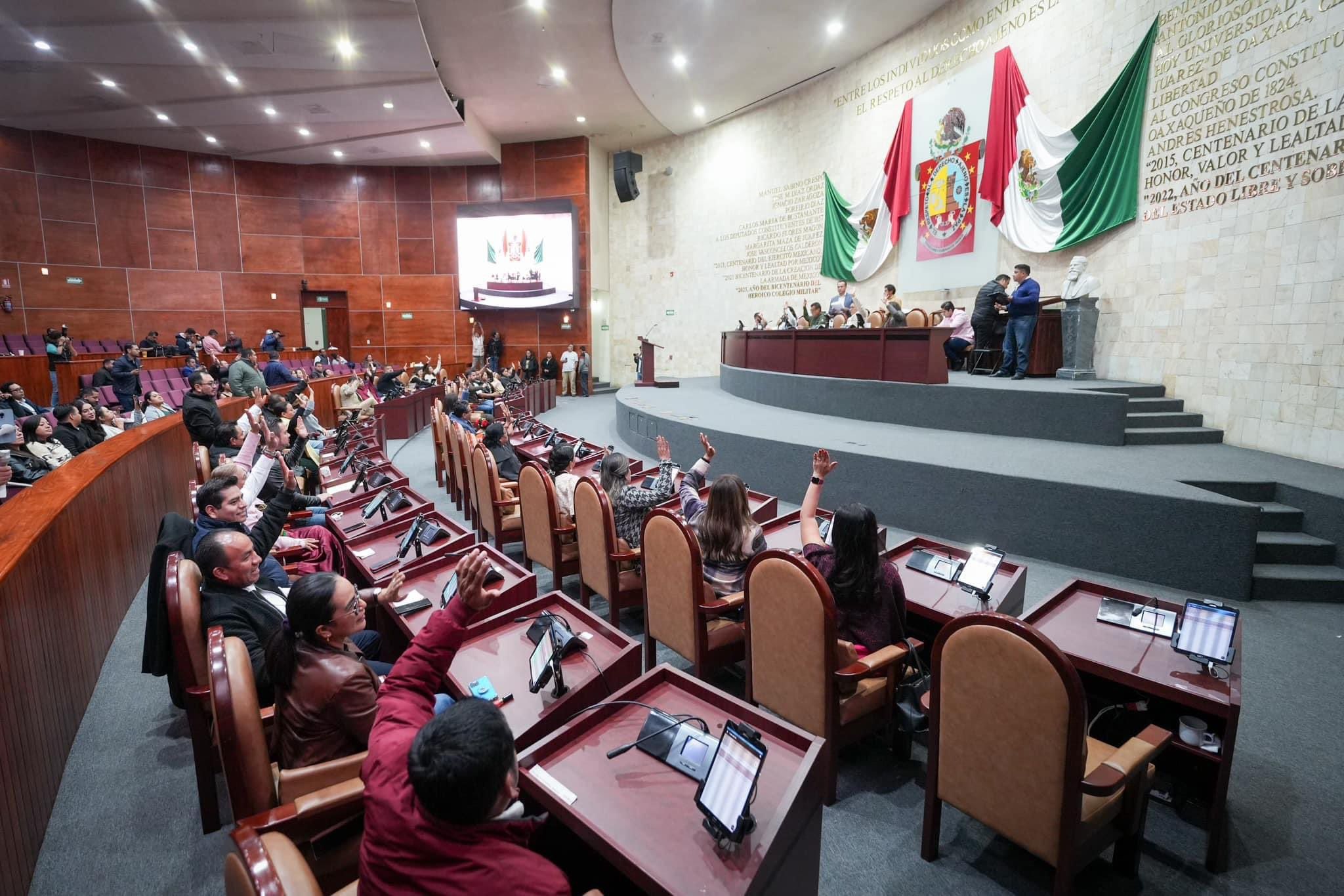 … Y en Oaxaca, los diputados del PAN y el PRI, aprobaron alegremente la reforma al Poder Judicial del país