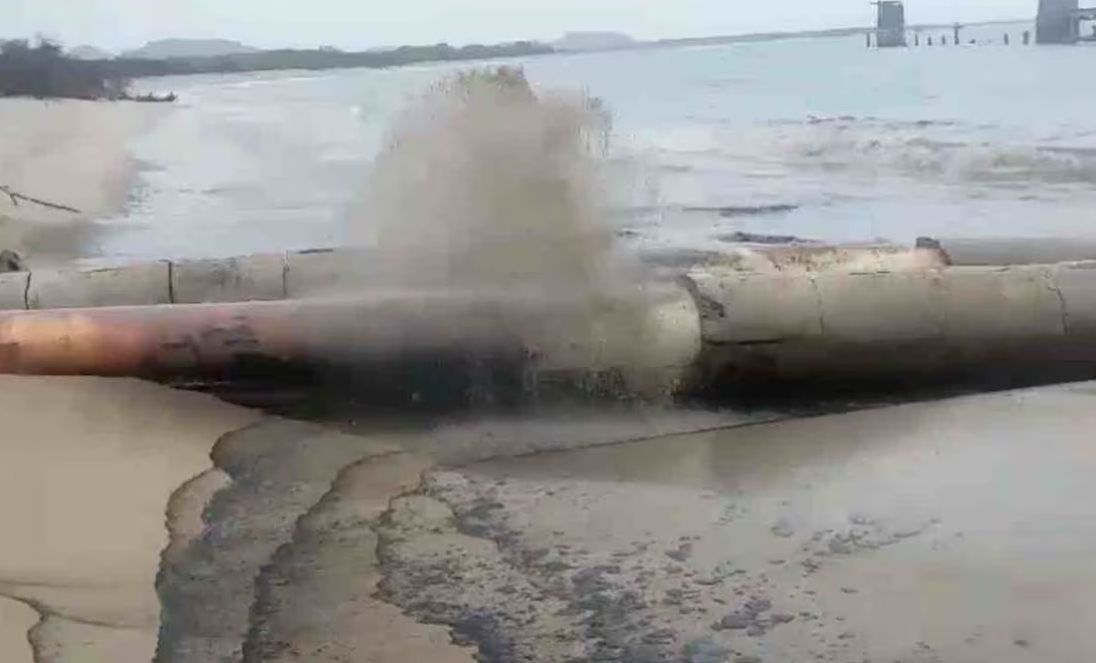 Refinería de Salina Cruz sigue contaminando el océano por fugas en sistemas de bombeo, acusan pescadores