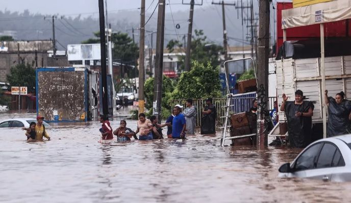 Guerrero vive los estragos causados por el paso de “John”; Sheinbaum evaluará daños