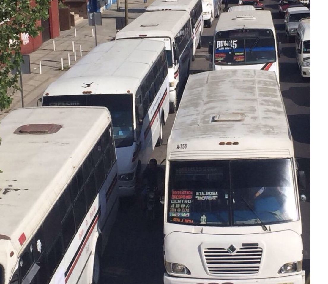 Pese a narrativa oficial, Oaxaca, uno de los estados con tarifa alta en el transporte urbano y la peor flotilla