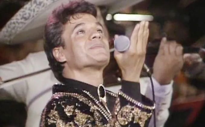 Sigue la fiebre por Juan Gabriel en Bellas Artes