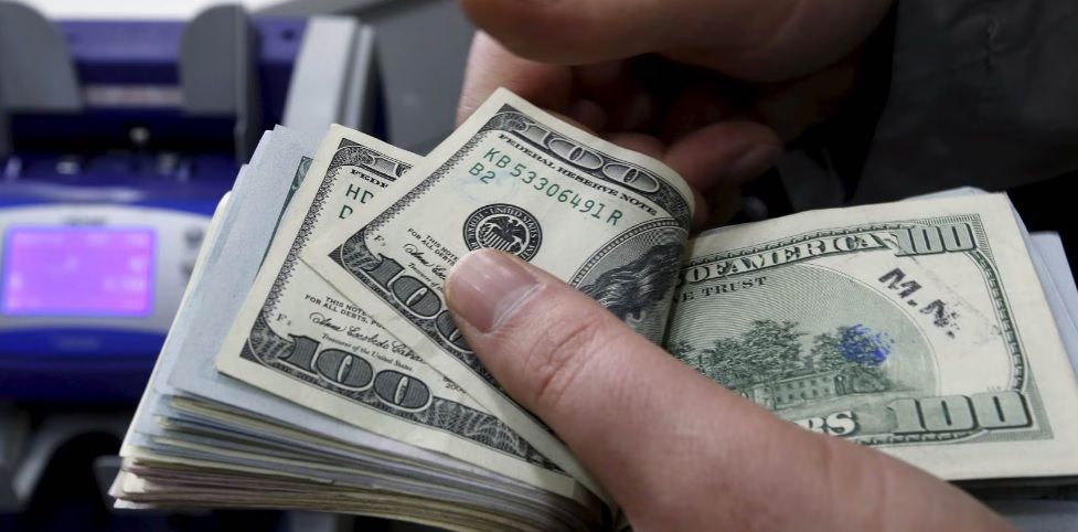 Precio del dólar abre en 20.16 pesos al mayoreo; conflictos geopolíticos impactan al peso mexicano