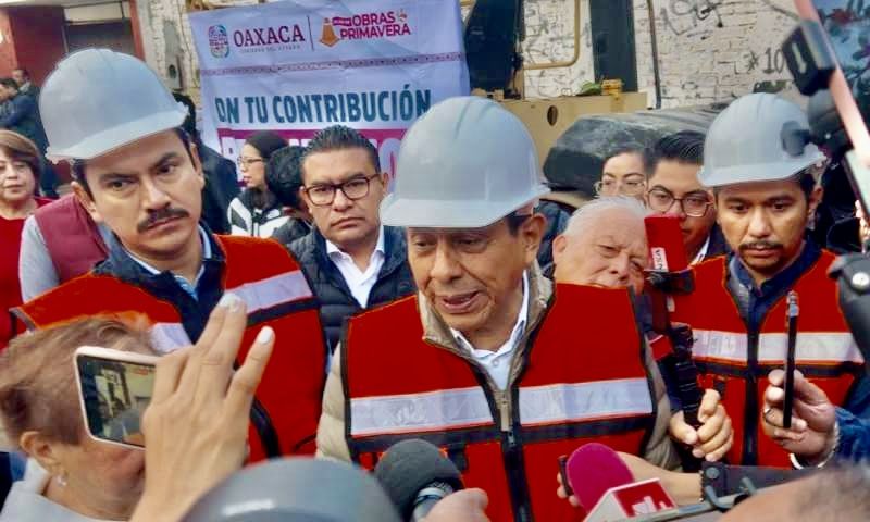 Jara califica de “politiquería” de los trabajadores del Hospital Civil de Oaxaca los reclamos por insumos y medicamentos Jara califica de “politiquería” de los trabajadores del Hospital Civil de Oaxaca los reclamos por insumos y medicamentos