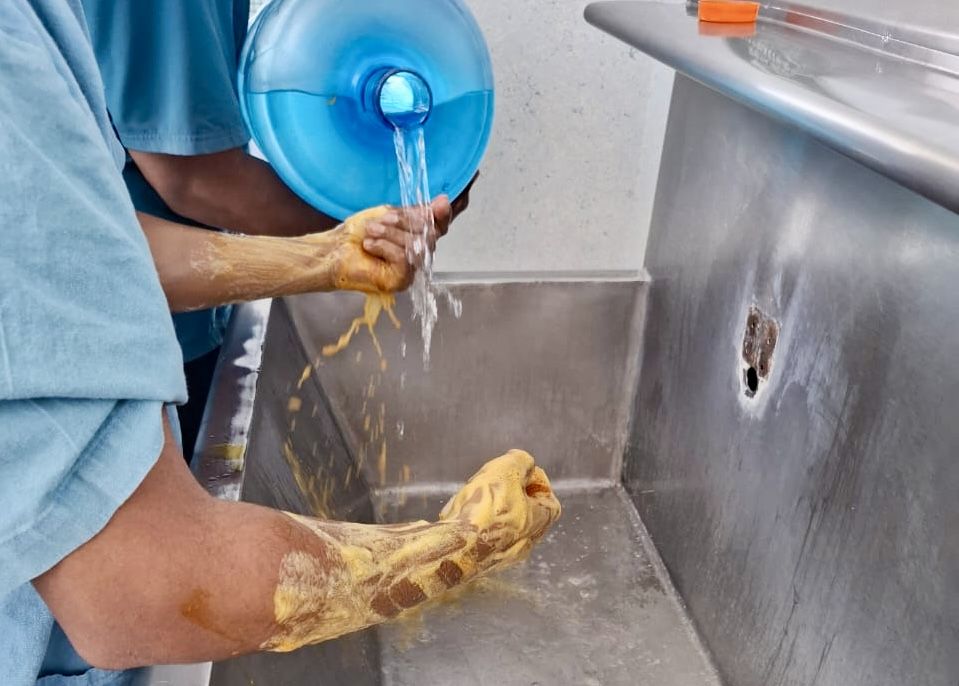 Hospital Civil de Oaxaca capital, sin reactivos, medicamentos e insumos, pese a “abasto” del IMSS Bienestar Hospital Civil de Oaxaca capital, sin reactivos, medicamentos e insumos, pese a “abasto” del IMSS Bienestar