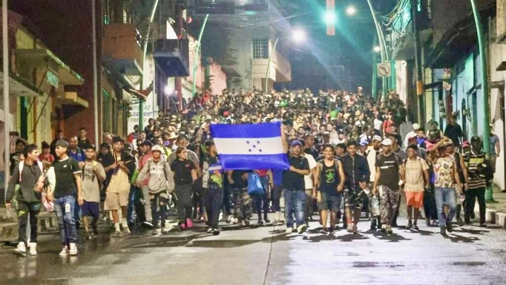 Arriba a territorio oaxaqueño primera caravana migrante en la Administración Trump, de EU; acampan en el Istmo Arriba a territorio oaxaqueño primera caravana migrante en la Administración Trump, de EU; acampan en el Istmo