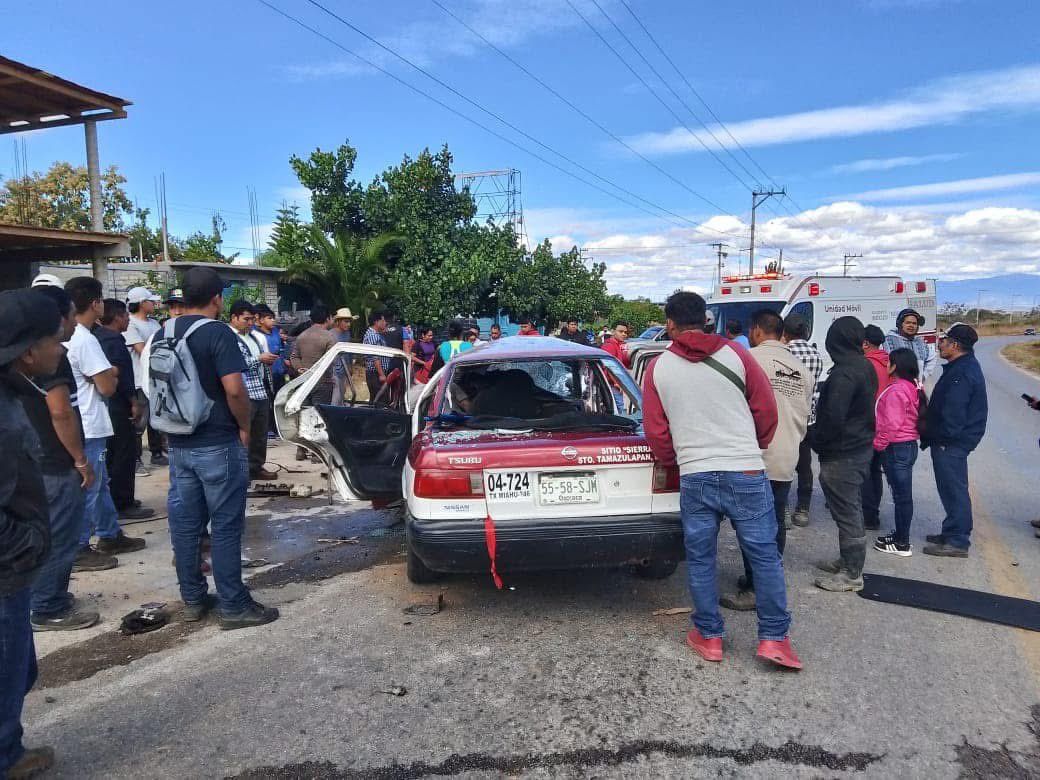 Mueren tres personas y otras tres resultan heridas en brutal choque en Santo Tomás Tamazulapan, Miahuatlán