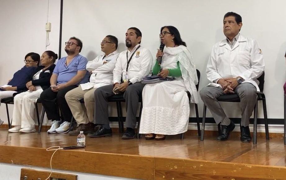Crisis en sistema de salud de Oaxaca, por ignorancia e inexperiencia de funcionarios estatales y federales, reviran trabajadores Crisis en sistema de salud de Oaxaca, por ignorancia e inexperiencia de funcionarios estatales y federales, reviran trabajadores
