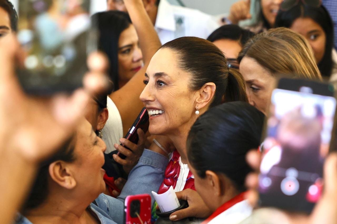 Claudia Sheinbaum llega a Oaxaca para una gira de tres dias; inaugura la supercarretera Miltla-Tehuantepec