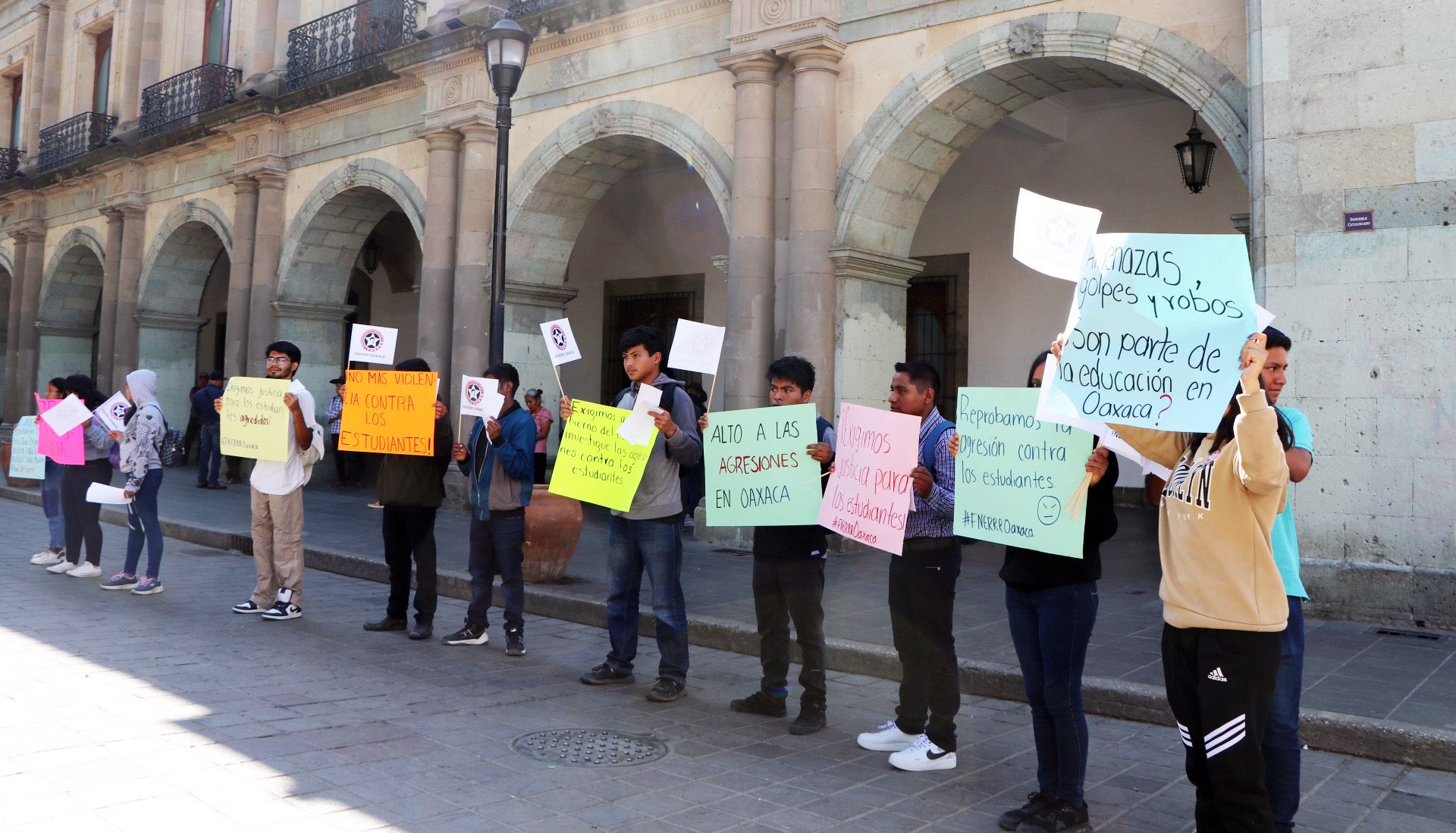 Gobierno de Oaxaca ignora denuncia de estudiantes del FNERRR que fueron desalojados en San Martín Mexicapan