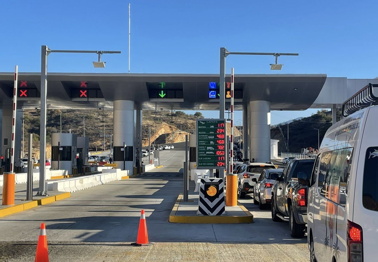 Cuesta casi mil pesos viajar ida y vuelta de Oaxaca capital a Puerto Escondido en la súper Barranca Larga-Ventanilla