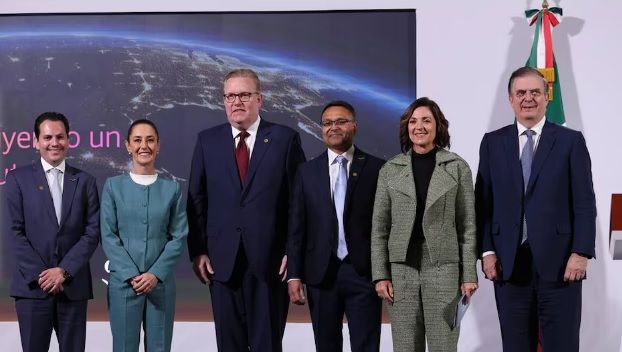 Inversión de Amazon por 5 mil mdd generará más de 7 mil empleos por año; crearán “región digital” en Querétaro Inversión de Amazon por 5 mil mdd generará más de 7 mil empleos por año; crearán “región digital” en Querétaro