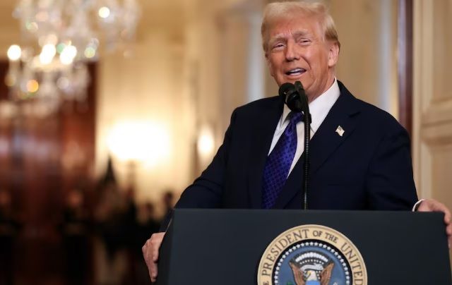 Aranceles de 25% para México y Canadá siguen para mañana, confirma la Casa Blanca