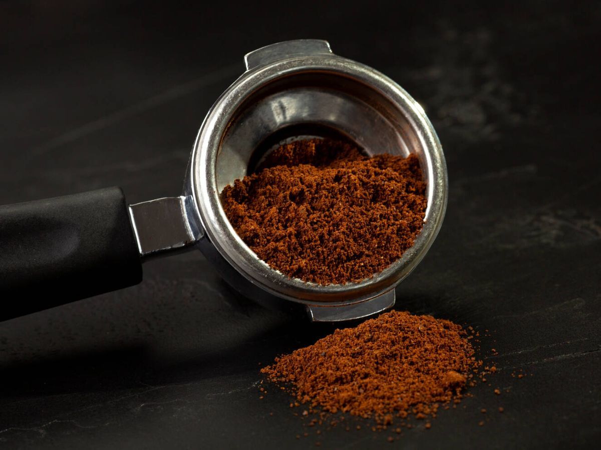 Ni para desatascar ni para las plantas: la ciencia descubre un uso sorprendente para los posos de café