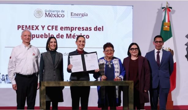 Sheinbaum firma leyes secundarias de la reforma energética; las enviará este miércoles al Congreso