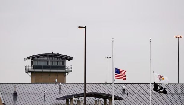 Trump evalúa usar la base de Guantánamo para detener a migrantes indocumentados; prevén usar todos los recursos para deportación