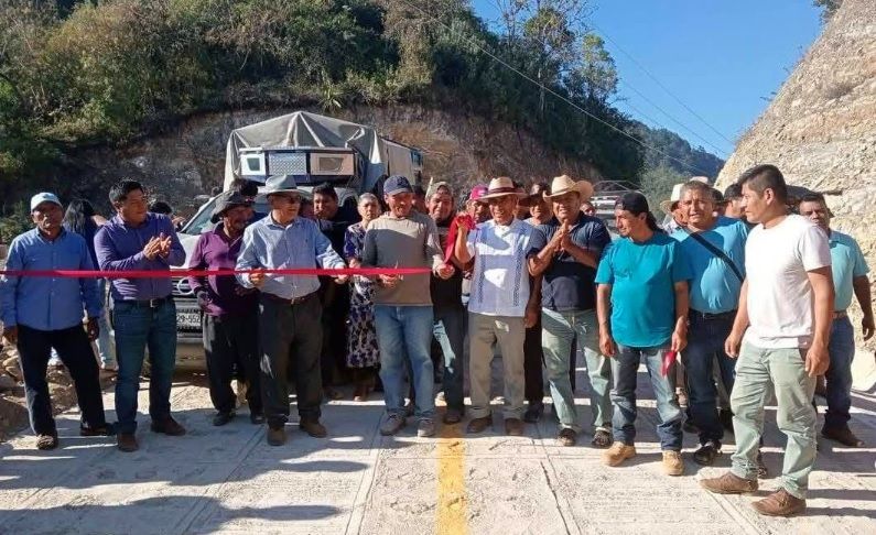 Detienen a autoridades municipales de Ocotepec Mixe por presunto delito de homicidio y despojo Detienen a autoridades municipales de Ocotepec Mixe por presunto delito de homicidio y despojo