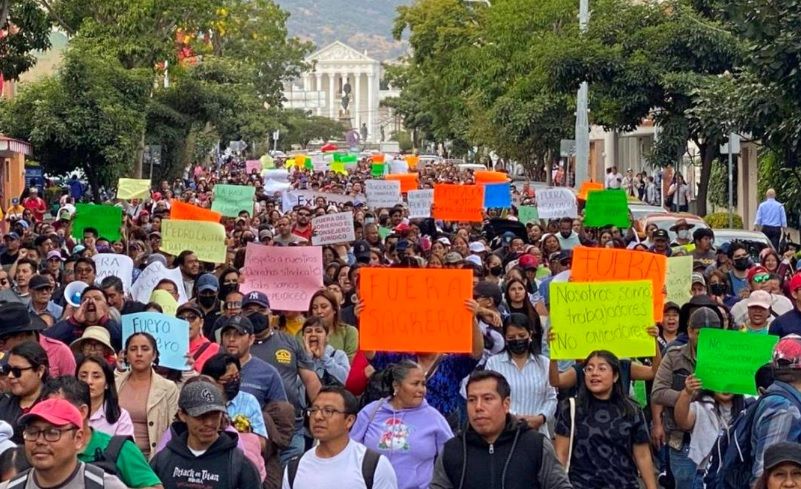Juez federal en Oaxaca suspende decreto de Jara por el que despidió a mil 344 trabajadores Juez federal en Oaxaca suspende decreto de Jara por el que despidió a mil 344 trabajadores
