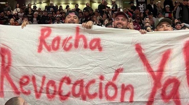 Siguen protestas en Sinaloa; gritan “Fuera Rocha” durante juego de Liga Mexicana del Pacífico Siguen protestas en Sinaloa; gritan “Fuera Rocha” durante juego de Liga Mexicana del Pacífico
