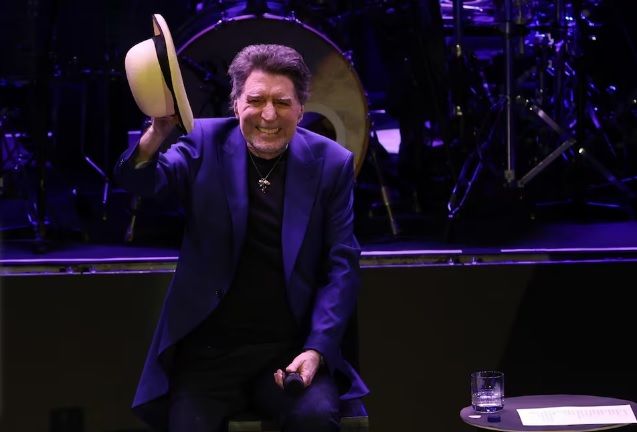Joaquín Sabina se despide de México; le canta a 10 mil almas en el Auditorio Nacional