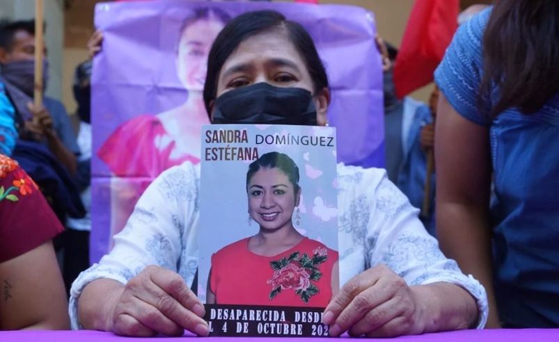 Madre de la activista Sandra Domínguez lamenta asesinato de policía federal durante búsqueda en Oaxaca Madre de la activista Sandra Domínguez lamenta asesinato de policía federal durante búsqueda en Oaxaca