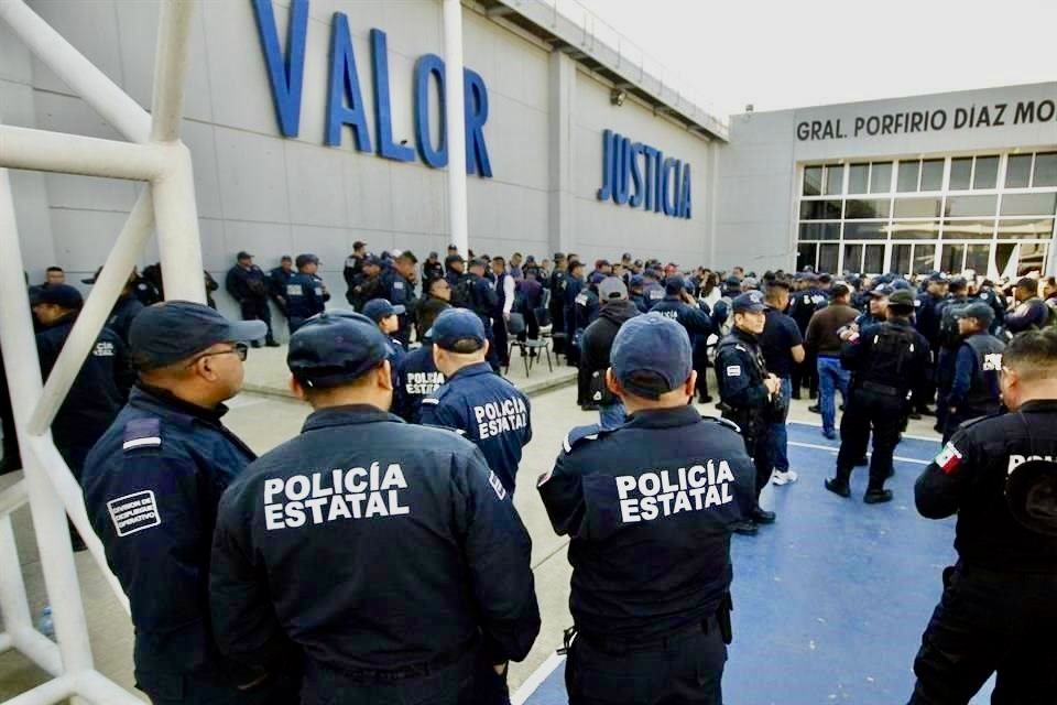 Pese a renuncia del Comisionado, continúa el paro de la Policía Estatal; exigen nuevo mando en la SSPCO