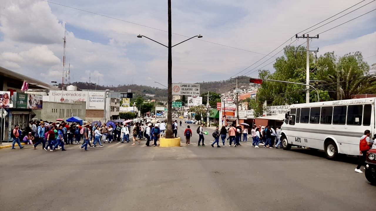 Oaxaca de Juárez, paralizada por movilización y bloqueos de la Sección 22; exigen a la SEP que cumpla acuerdos Oaxaca de Juárez, paralizada por movilización y bloqueos de la Sección 22; exigen a la SEP que cumpla acuerdos