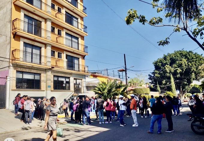 Magisterio advierte que no frenará movilizaciones hasta que autoridades entreguen uniformes escolares y atiendan su pliego de demandas Magisterio advierte que no frenará movilizaciones hasta que autoridades entreguen uniformes escolares y atiendan su pliego de demandas