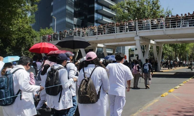 Por tercer día consecutivo, estudiantes de la BUAP mantienen protestas y cierres de vialidades; implementan clases en línea Por tercer día consecutivo, estudiantes de la BUAP mantienen protestas y cierres de vialidades; implementan clases en línea