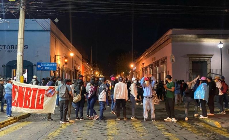 Recibe Gobierno de Oaxaca pliego petitorio de estudiantes normalistas