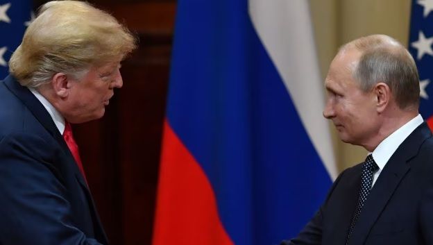 Trump y Putin acuerdan iniciar negociaciones para poner fin a la guerra en Ucrania; líder ruso lo invita a Moscú