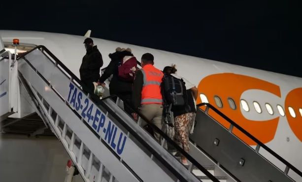 México y Venezuela coordinan vuelos de repatriados; salen del AIFA en aerolínea del gobierno de Maduro