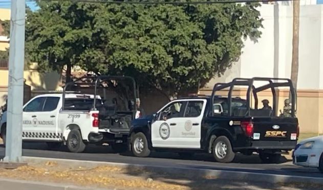 Grupos armados incendian viviendas y asesinan a un hombre en Culiacán; autoridades investigan agresiones en varias colonias