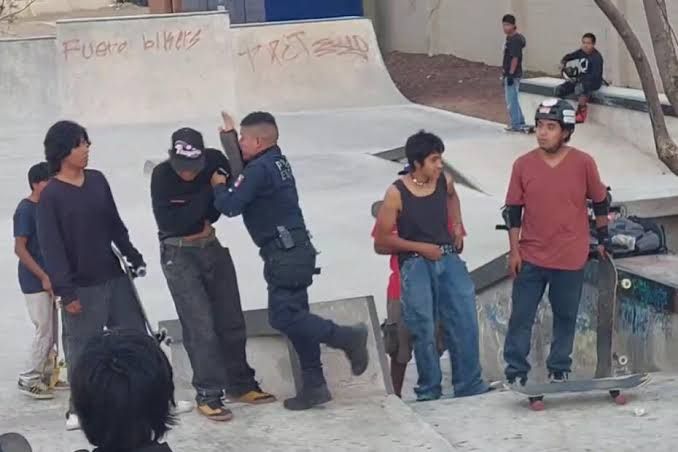 Policía Estatal hace uso excesivo de la fuerza en contra de jóvenes oaxaqueños, denuncian organizaciones civiles Policía Estatal hace uso excesivo de la fuerza en contra de jóvenes oaxaqueños, denuncian organizaciones civiles