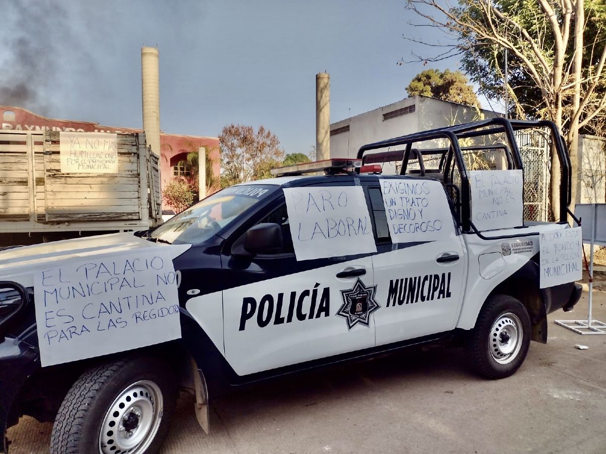 Paran labores policías de San Raymundo Jalpan; denuncian que regidores usan palacio como cantina Paran labores policías de San Raymundo Jalpan; denuncian que regidores usan palacio como cantina