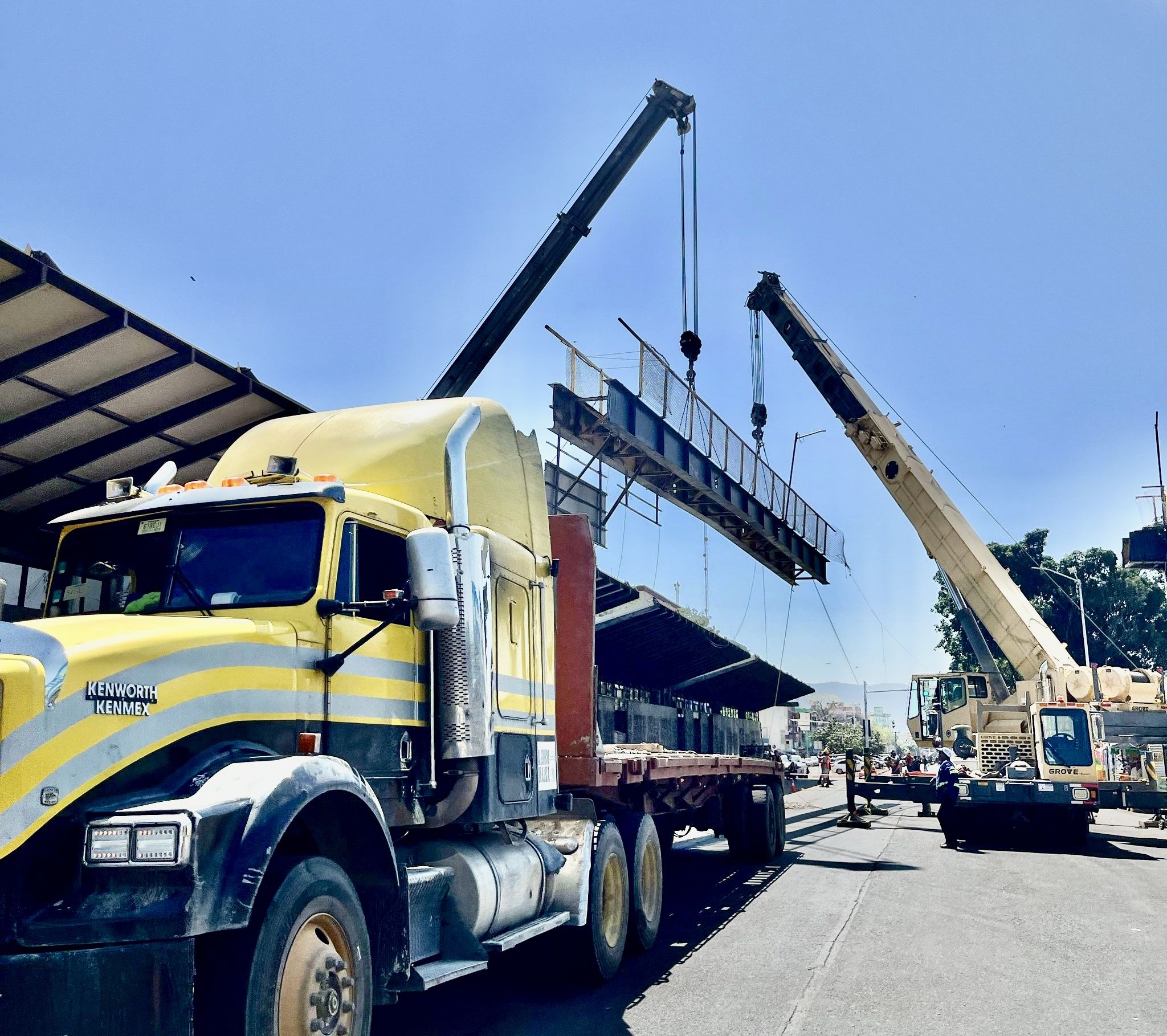 Ante imposibilidad de proteger a los ciudadanos, Ayuntamiento de Oaxaca capital desmantela puente donde se cometían asaltos Ante imposibilidad de proteger a los ciudadanos, Ayuntamiento de Oaxaca capital desmantela puente donde se cometían asaltos