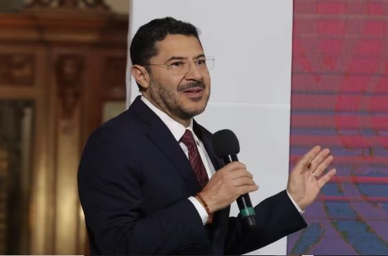 Martí Batres anuncia reforma interna en el ISSSTE para tener jornadas laborales de 8 horas; es voluntario Martí Batres anuncia reforma interna en el ISSSTE para tener jornadas laborales de 8 horas; es voluntario