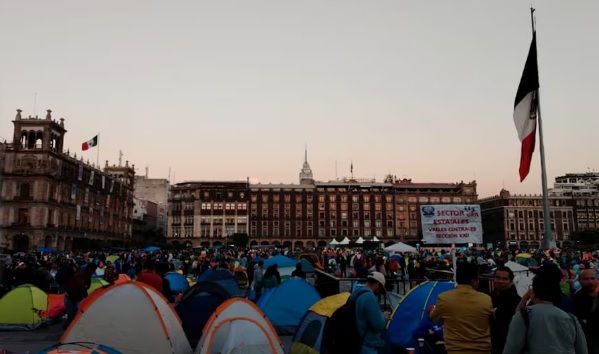 CNTE instala plantón en el Zócalo tras acuerdo con Sheinbaum sobre reforma a Ley del ISSSTE; inician paro laboral de 72 horas CNTE instala plantón en el Zócalo tras acuerdo con Sheinbaum sobre reforma a Ley del ISSSTE; inician paro laboral de 72 horas
